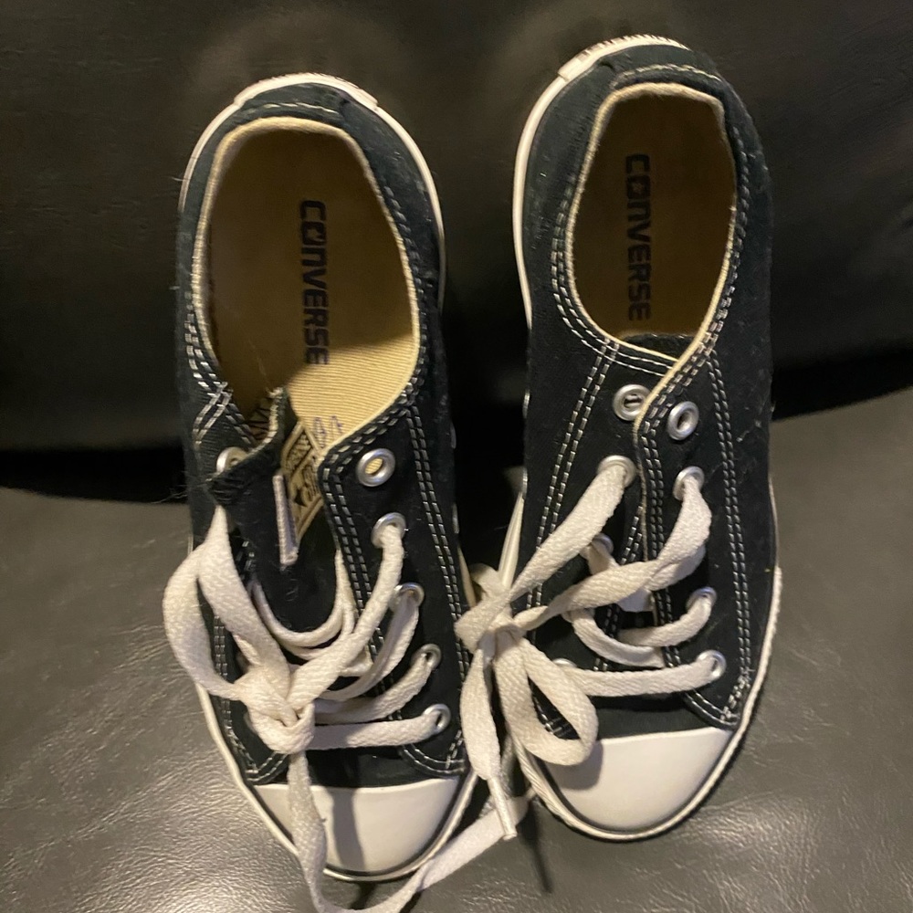 Converse girls black sneakers.